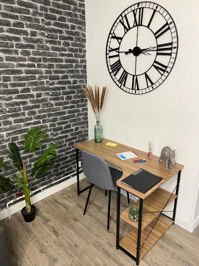 Super Appartement T3 Proche Gare Sens Exterior photo